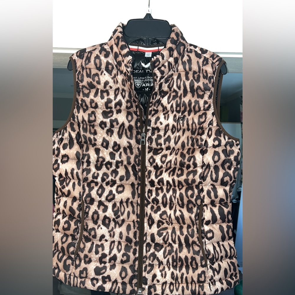 Ariat size Medium puffer vest